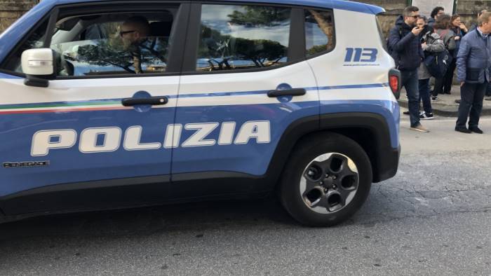 san giorgio a cremano bomba davanti a un pub