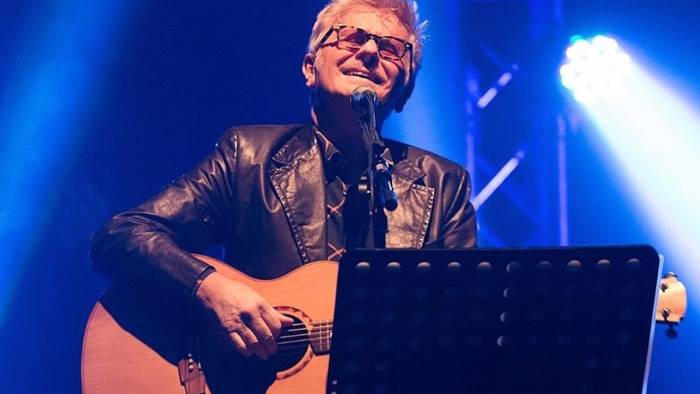 tutto pronto per la notte bianca di cava sul palco ci sara ron