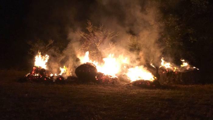 bruciano il monte di civitella ed il taburno