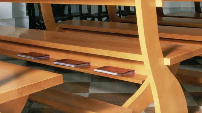 crolla il solaio durante la messa paura in chiesa