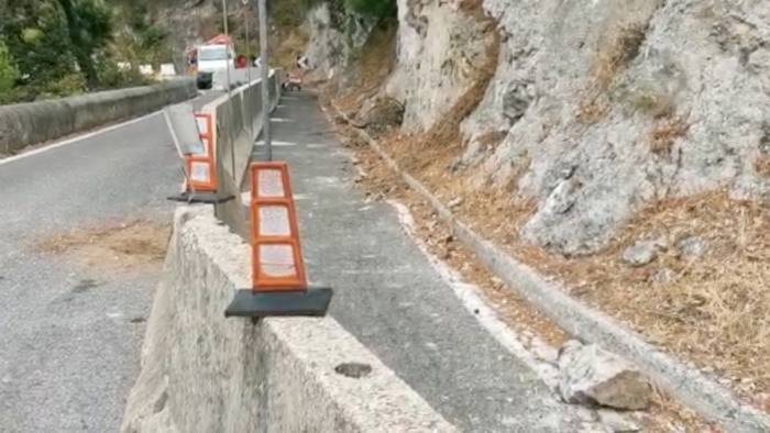 amalfi riaperta la strada statale 163 dopo la frana