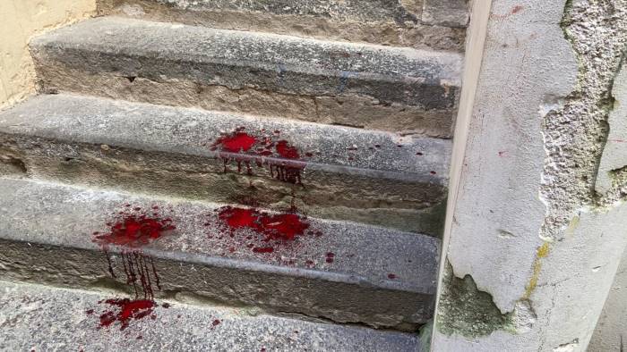 sangue sulle scale rissa tra due tunisini a salerno
