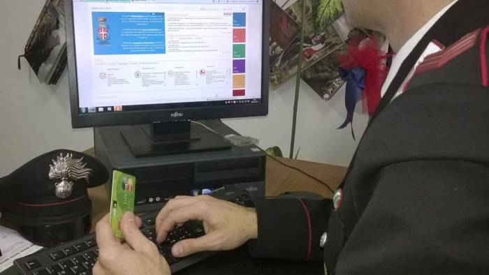 vende attrezzi per l edilizia su internet ma e una truffa