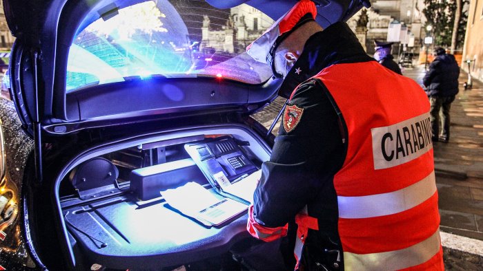 nasconde 13 chili di marijuana in casa arrestato