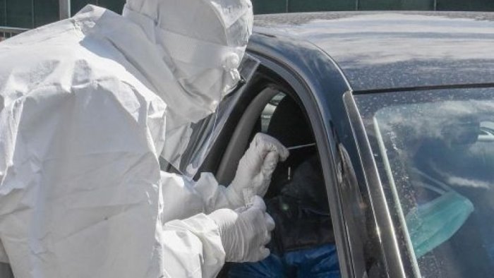 covid a bellizzi tamponi in modalita drive in