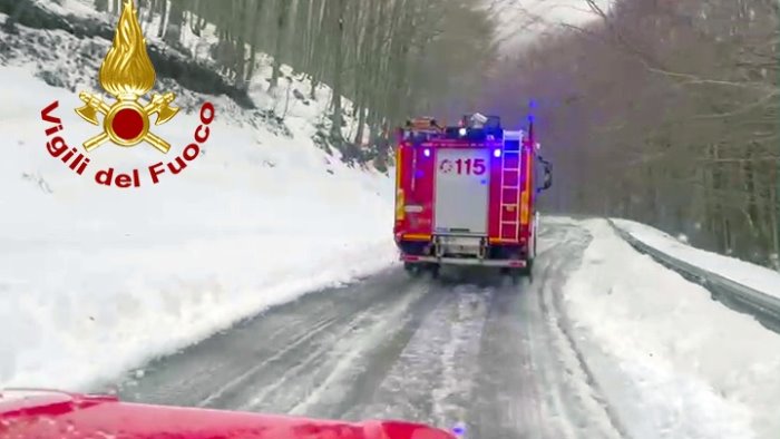 bloccati nella neve recuperati nella notte sul terminio