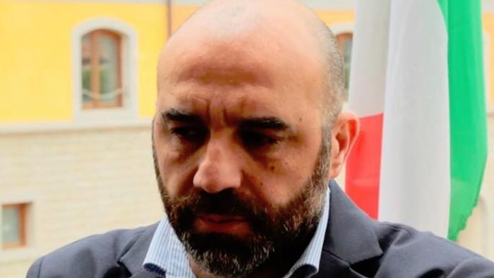 covid doppio focolaio a montella scuole e uffici chiusi