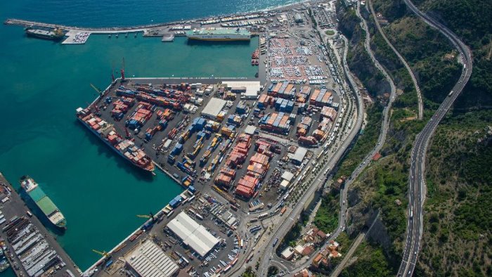 salerno il porto commerciale cresce nonostante la crisi