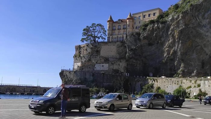 boom di contagi a maiori il sindaco dispone la zona rossa