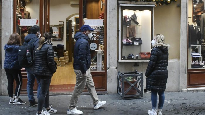 consumi 5 1 nel 2021 ma preoccupa il turismo