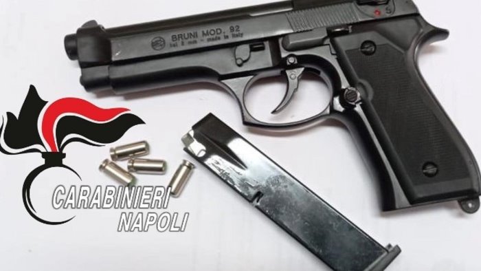 indossa la mascherina e lui estrae una pistola carabinieri denunciano 45enne