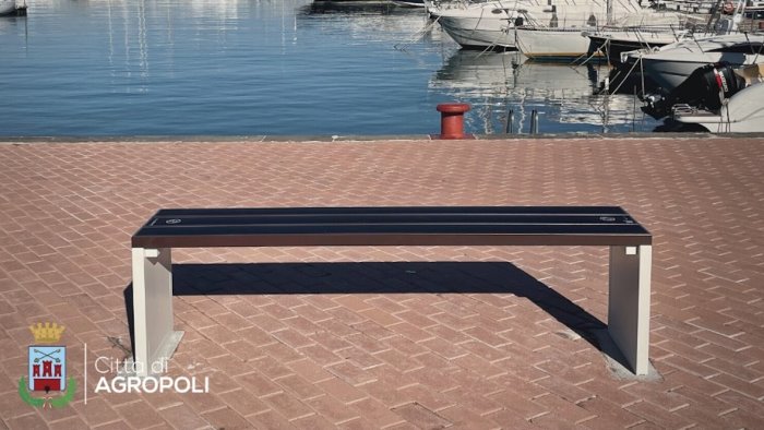al porto di agropoli arrivano le panchine intelligenti