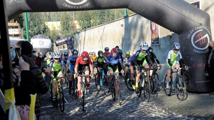 all ombra del vesuvio il congedo del mediterraneo cross e del campania cross