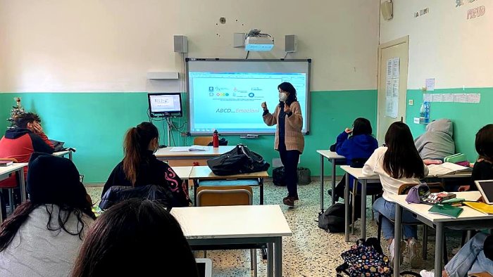 lotta al bullismo e cyberbullismo al via il progetto abcdemozioni