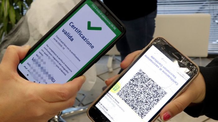 draghi firma il dpcm niente green pass nei supermercati e nelle farmacie