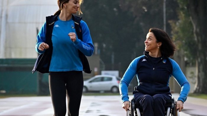 pasquino e fiamingo il messaggio piu bello la foto di bizzi diventa virale