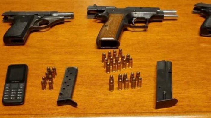 armi e ricettazione quattro arresti della polizia a napoli