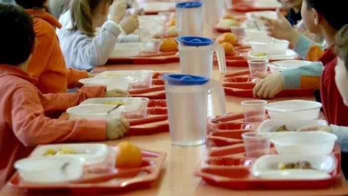 baronissi polemiche su mensa scolastica i bimbi non stanno fruendo dei pasti