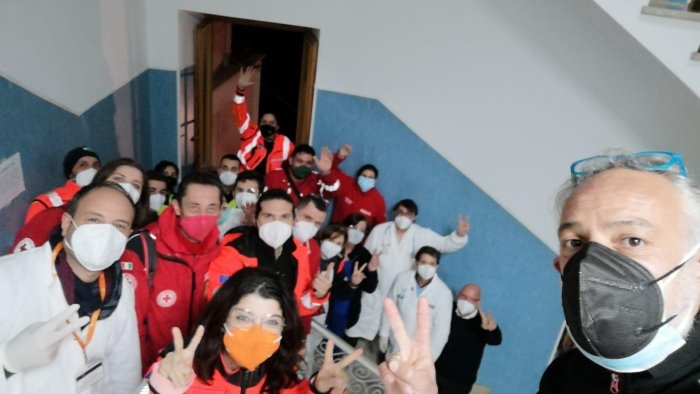 la divina spinge sui vaccini somministrate 700 dosi all ospedale costa d amalfi