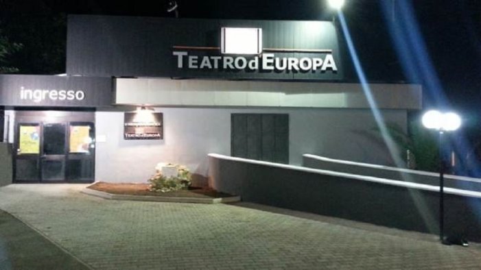 covid il teatro d europa sospende le attivita