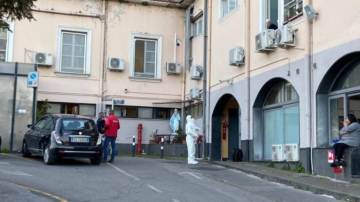ospedale ridimensionato a cava il pd media tra ruggi e comune
