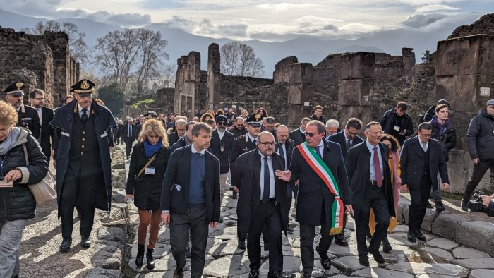 sangiuliano riapre la casa dei vettii pompei e un unicum mondiale