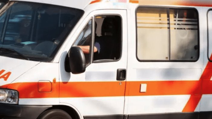 giu dal balcone muore donna di 52 anni solofra sotto choc