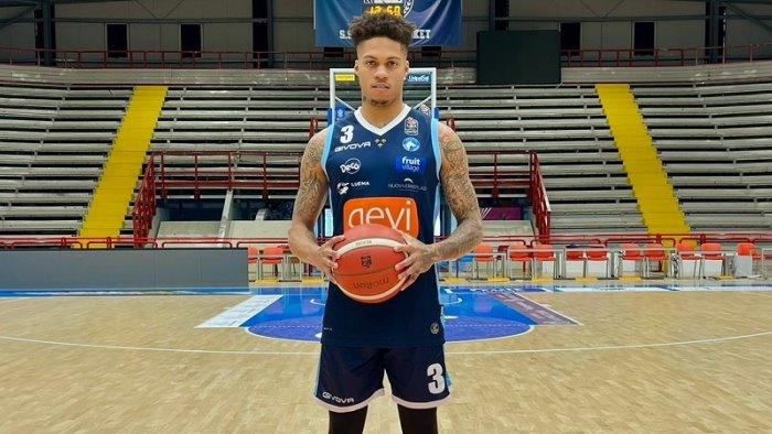 gevi napoli basket ecco joe young l arrivo al palabarbuto