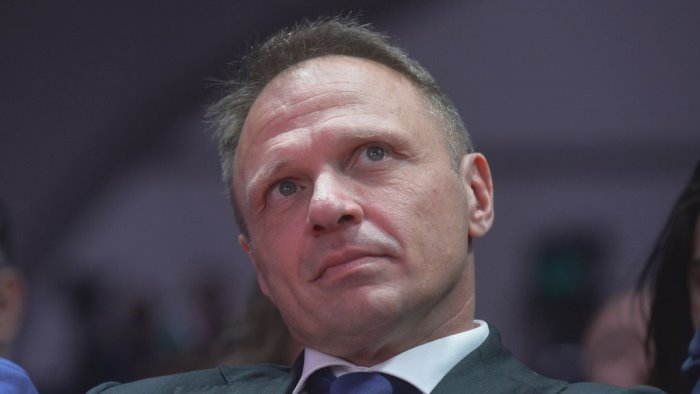 governo lollobrigida illogico votare soluzioni e contestarle in tv