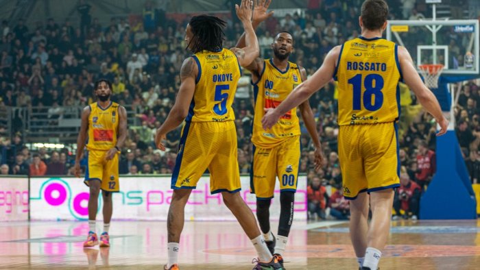 givova scafati basket sfida con pesaro e sogno final eight