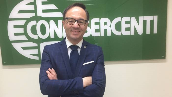 saldi in campania confercenti consumi ridotti del 20 per cento