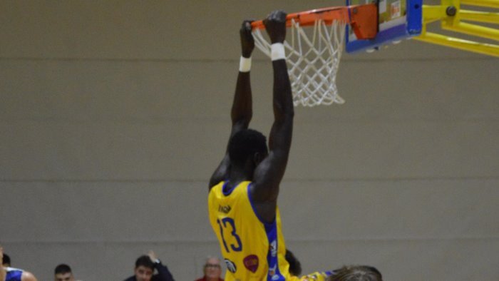 basket serie b taranto vince contro pozzuoli flegrei ancora sconfitti