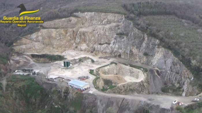 baiano l elicottero della finanza scopre una maxi discarica di rifiuti