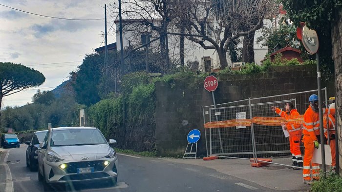 piano di sorrento chiude via lavinola per i lavori del nuovo elettrodotto