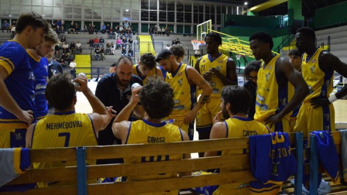 basket ivpc delfes avellino virtus bava pozzuoli derby al paladelmauro
