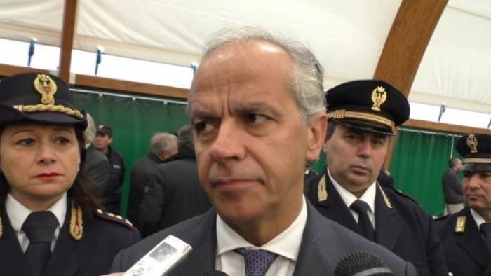 scontri ultras piantedosi vietare trasferte a napoli e roma si puo fare