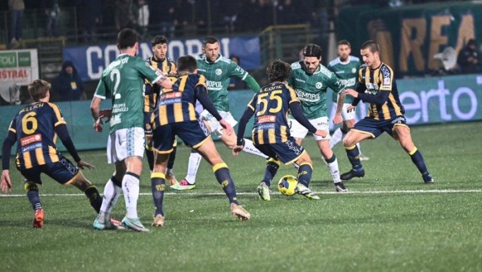 avellino juve stabia 2 2 doppio mignanelli da ex lupi beffati nel finale