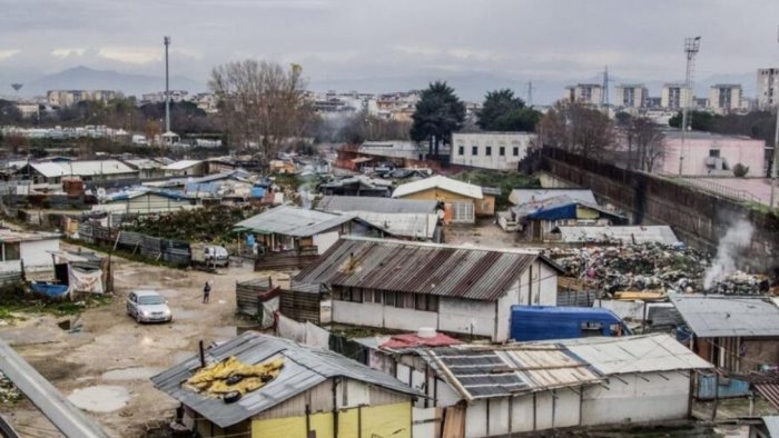 bimba morta folgorata a giugliano il sindaco stop alle baraccopoli rom