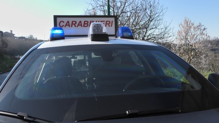 nola droga in un cantiere carabinieri arrestano vigilante in nero