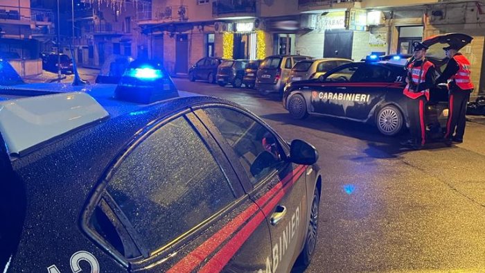 controlli dei carabinieri ad arzano un arresto e tre denunce