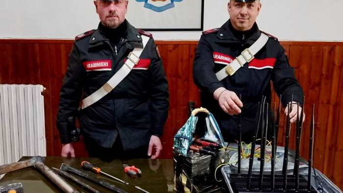 tentano colpo alle poste carabinieri li sorprendono e li mettono in fuga