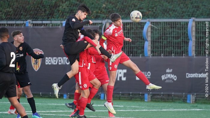 under 16 un gol di cerbone piega la vis pesaro benevento secondo le foto