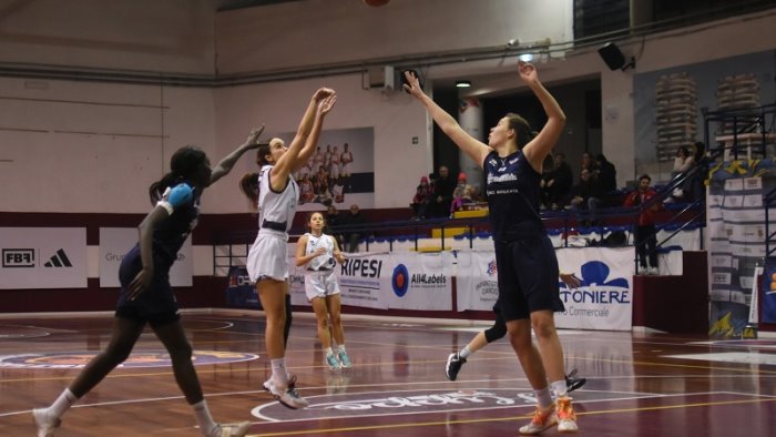 basket serie b sirio salerno al palasilvestri arriva casalnuovo