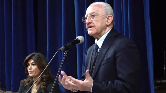 affondo di de luca l abuso d ufficio non e coerente con uno stato di diritto