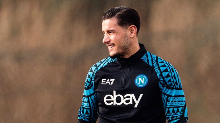 Mazzocchi in lacrime dopo l'espulsione al debutto col Napoli - Ottopagine.it Napoli