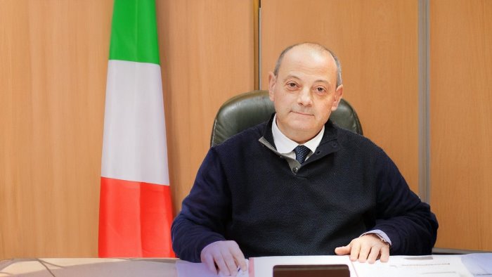 don salvatore vitiello sacerdote e preside di una scuola meridionale