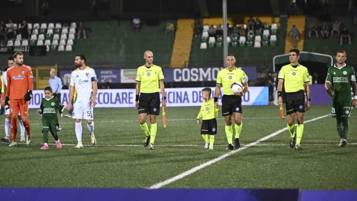 l arbitro di latina avellino ha gia diretto un match dei lupi in stagione