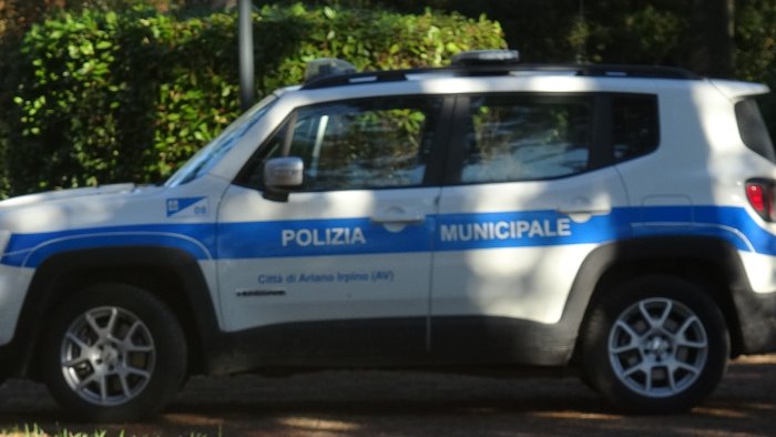 ariano guida auto con patente falsa contraffatta e senza assicurazione