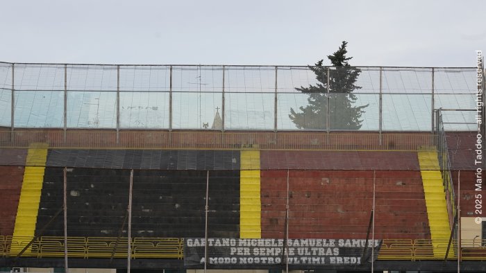 il toccante omaggio degli ultras del benevento ai foggiani scomparsi