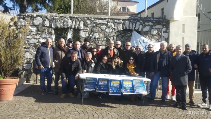 lega raccolte oltre 450 firme di solidarieta alle forze dell ordine